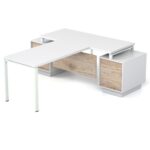 baltas vadovo stalas su priestaliu