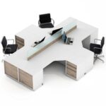 darbo stalas keturiems